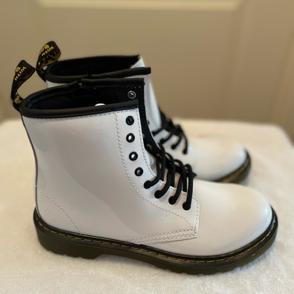 Doc Marten Kids Boots- Size 5 (Junior Girls); Size 4 (Boys) - Picture 4 of 10